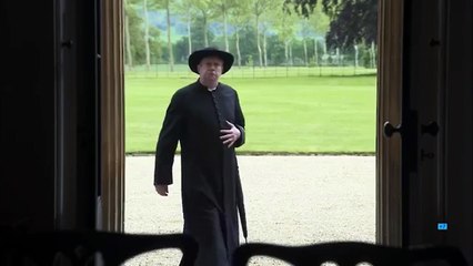 Padre Brown Tráiler