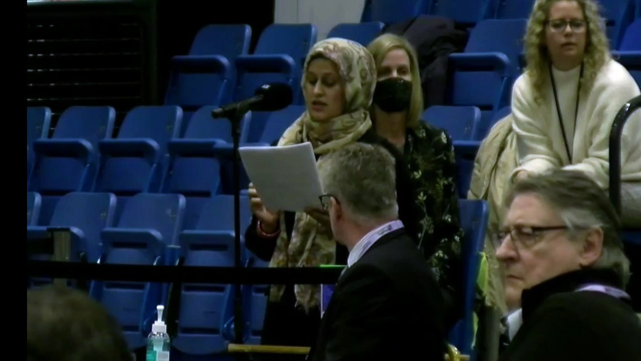 Nighat Basharat hands in a 160 name petition to Sheffield Council asking for improvements at Mount Pleasant Park in Sharrow