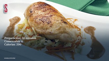 Vídeo Receta: Pechuga de pollo con ensalada de col y zanahoria