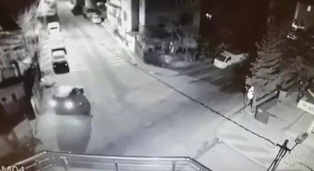 HURDACIYI SOYUP, KAÇARKEN KAPILARI DÜŞÜNCE YENİSİNİ ÇALAN ŞÜPHELİLER YAKALANDI