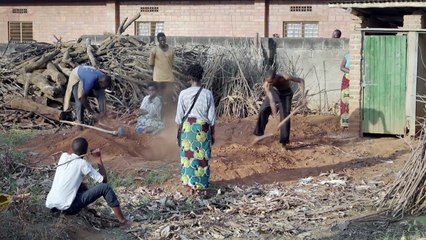 Pássaros Estão Cantando em Kigali Trailer
