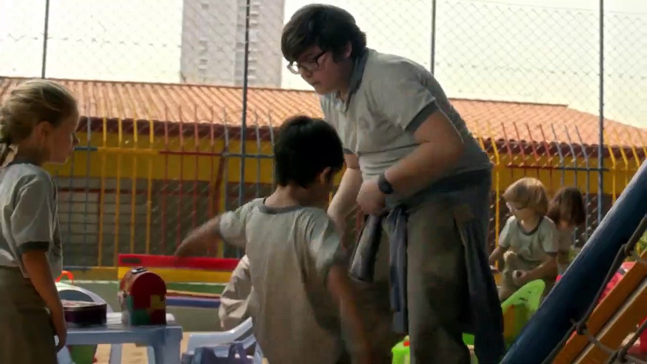 Como Se Tornar o Pior Aluno da Escola Trailer (2)