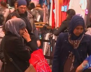 Crowds pack London stores for Boxing Day sales