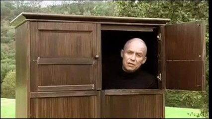 Das Baby mit dem Goldzahn Trailer DF