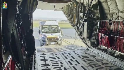 Covid, bambina di 4 anni in pericolo di vita: portata d'urgenza in aereo al Meyer di Firenze