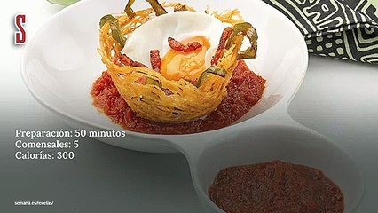 Vídeo Receta: Huevos en nido de patata paja con pimientos