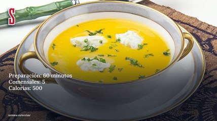 Vídeo Receta: Crema de calabaza con quenelles de roquefort
