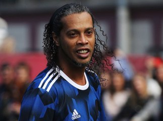 Ronaldinho éméché et en très charmante compagnie, la vidéo choc !