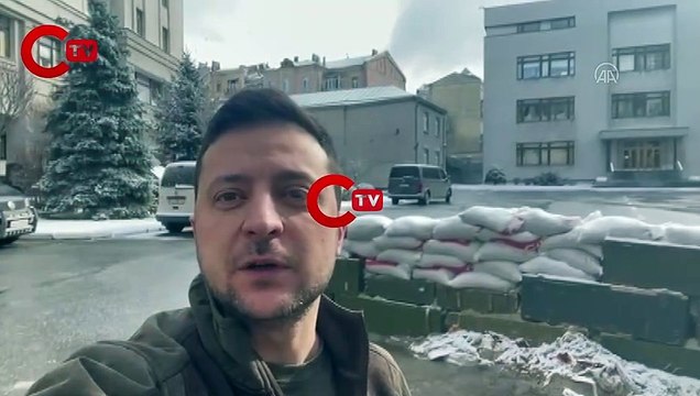 Ukrayna Devlet Başkanı Zelenskiy, Kiev'de sokağa çıktı