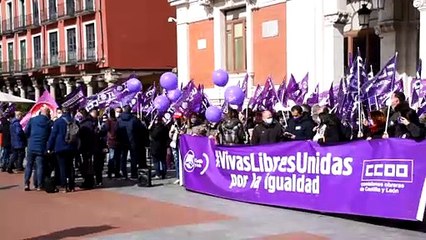 Concentración por el 8-M en la Plaza Mayor de Valladolid, este martes.