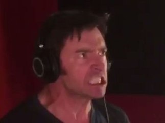Public Buzz : Hugh Jackman : Visionnez son doublage de Wolverine totalement hilarant