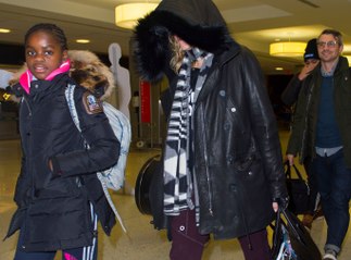 Exclu Vidéo : Mercy James adore les paparazzis contrairement à sa mère Madonna !