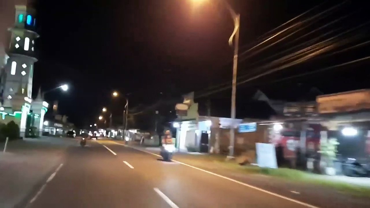 Explore jalan ke kota genteng