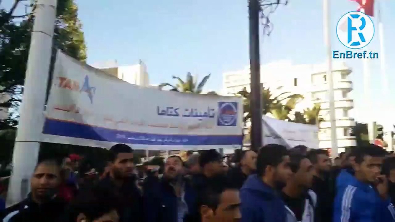 Public (bad) Buzz : un fan de PNL menace de se suicider : "un concert ou je saute" !