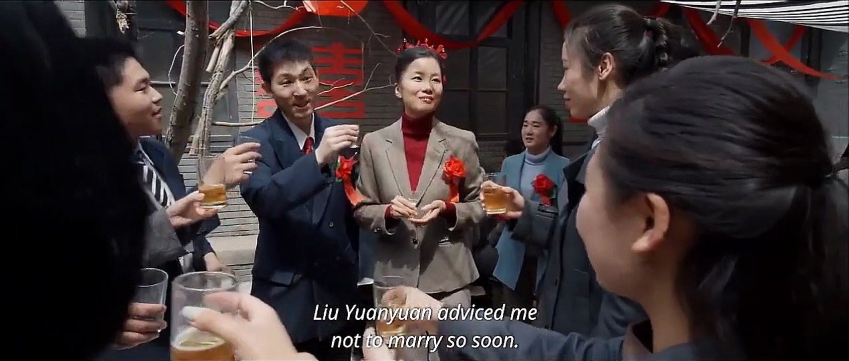 Un perro ladrando a la luna Tráiler VO