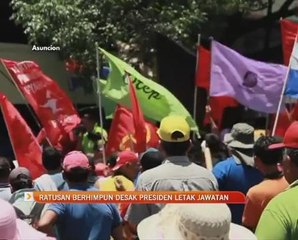 Ratusan berhimpun desak Presiden letak jawatan