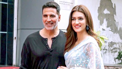 Akshay Kumar, Kriti Sanon Promote Bachchhan Paandey On Hunarbaaz