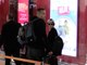 Vidéo : Casquette à l'envers, lunettes de soleil et cheveux en bataille, auriez-vous reconnu Kristen Stewart à Paris ?