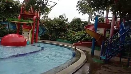 Serunya Berenang Bersama Teman - Teman