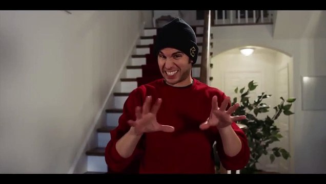 Public Buzz : Maman j'ai raté l'avion : Ils rejouent les cascades et c'est très dangereux !