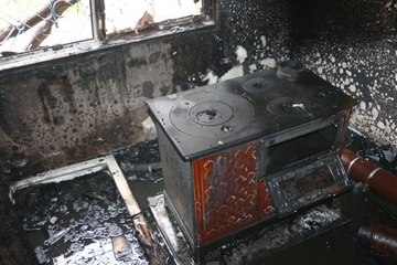 ADIYAMAN'DA TEK KATLI EV YANDI