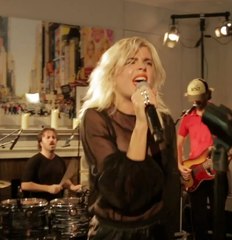 Exlu Vidéo: Hollysiz, Camelia Jordana et Christine and the queens au W9 home festival 2014!