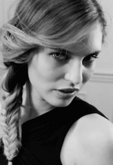 Vidéo : Comment reproduire la tresse épi : Mode d'emploi !