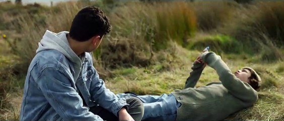 Atrapados en la oscuridad - Trailer VO