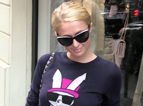 Vidéo : Paris Hilton fait du shopping en solo à Paris !
