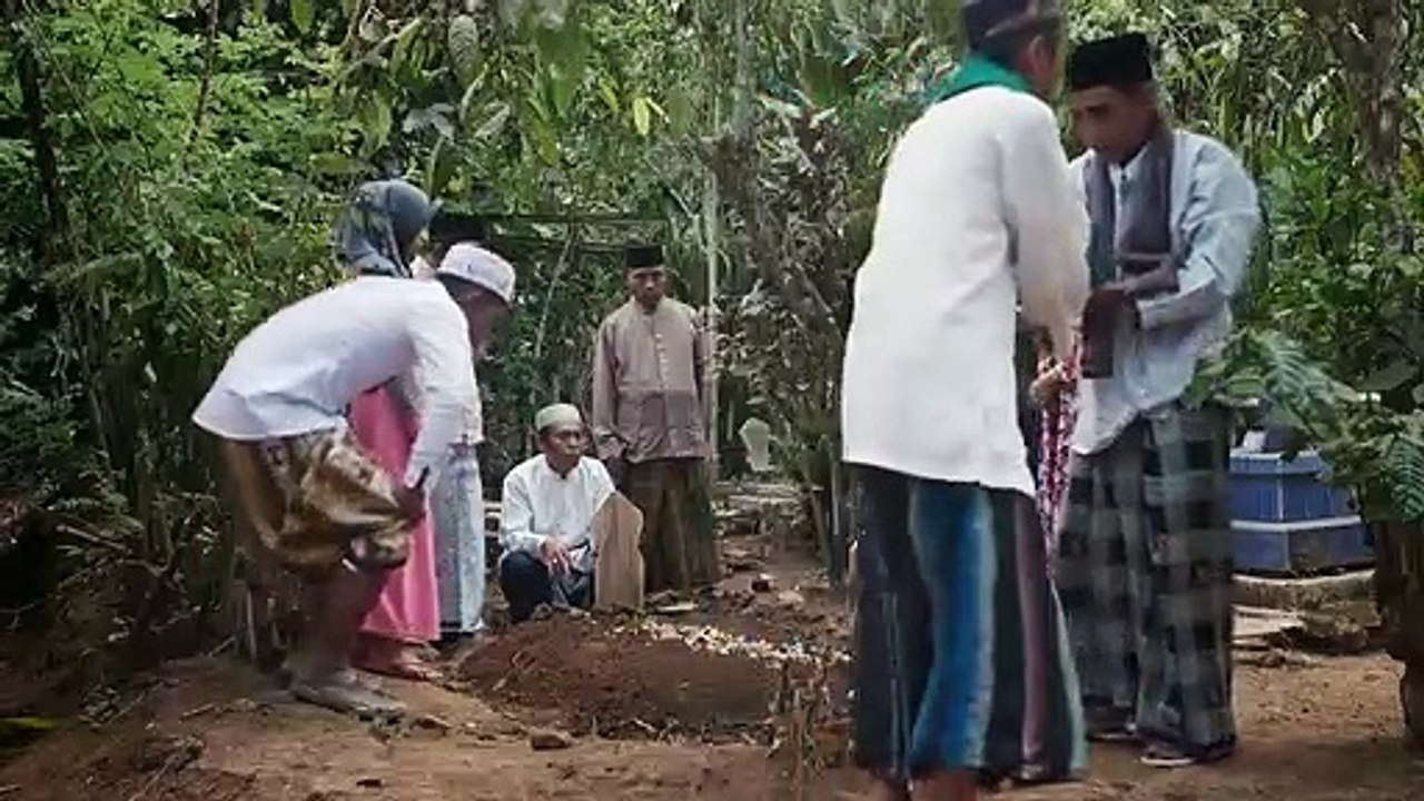 Alma anciana Trailer