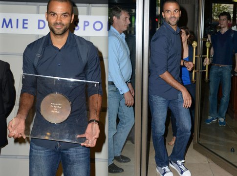 Exclu Vidéo : Tony Parker toujours aussi sexy, reçoit le grand prix de l'académie des sports à Paris !