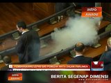 Pembangkang lepas gas pemedih mata dalam Parlimen