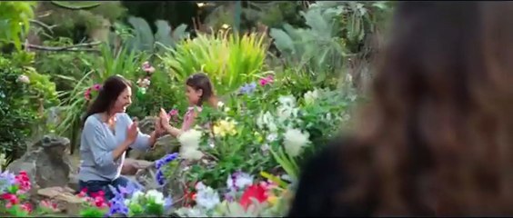 Esticando a Festa Trailer Dublado