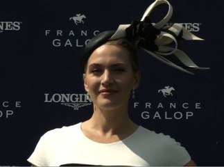 Exclu Vidéo : Découvrez la resplendissante Kate Winslet à Chantilly qui a su imposer son style au Prix de Diane !