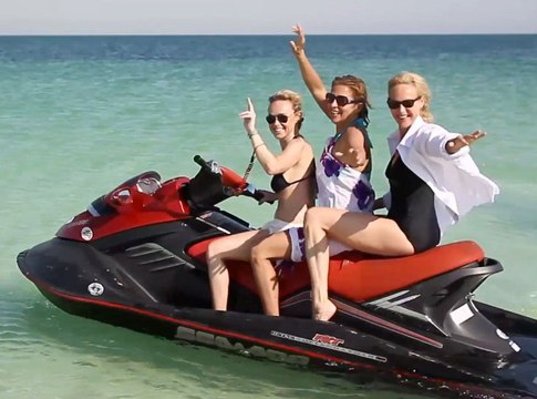 Exclu Vidéo : Les vacances sea and sun de Cécile de Ménibus avec ses copines !