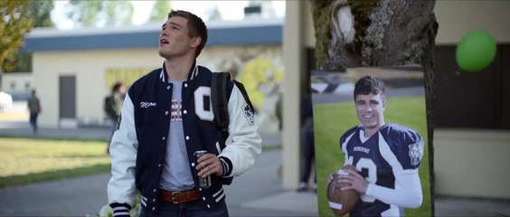 Tem Alguém na sua Casa Trailer Dublado