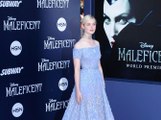 Exclu vidéo : Elle Fanning : rayonnante à la première mondiale de 