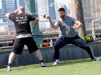 Exclu vidéo : Hugh Jackman évoque son rôle de "Barbe noire" dans le prequel de Peter Pan !