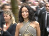 Exclu vidéo : Rihanna à Sephora sur les Champs-Élysées... Quelle folle histoire !
