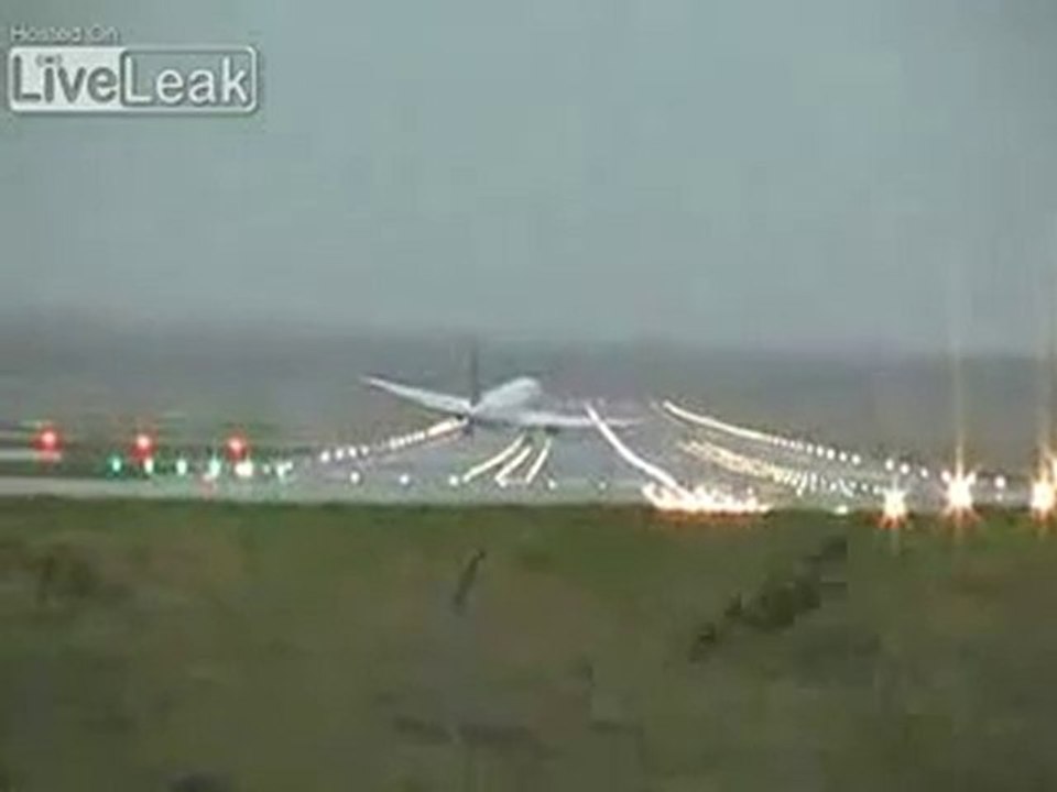 Un A320 frôle le crash