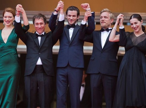 Exclu vidéo : L'équipe du film Saint Laurent sur le tapis rouge à Cannes