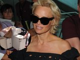 Exclu Vidéo : Pamela Anderson débarque à Cannes avec ses 10 valises !