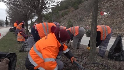 8 Mart Dünya Kadınlar Günü'nde belediye çalışanı kadın işçiler erkeklere mesaj vererek, "Kadına şiddete hayrı" dediler
