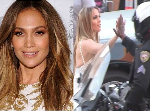 Exclu Vidéo : Jennifer Lopez checke la police aux iHeartRadio Music Awards : In ou out ?