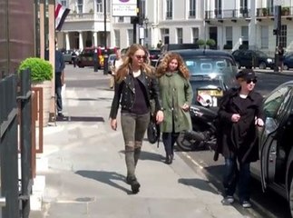 Exclu vidéo : pourriez-vous être un bon paparazzi ? qui est cette star sexy qui vaut de l'or pour un photographe ?