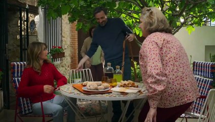 Madres paralelas Trailer