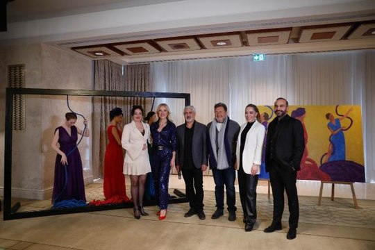 'DÜĞÜM' TEMALI KADIN RESİMLERİ SANATSEVERLERLE BULUŞTU