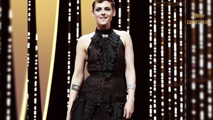 Kristen Stewart : Ténébreuse en robe noire et smoky eye !