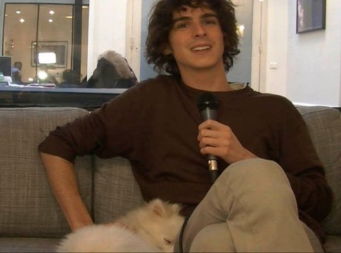 Exclu vidéo : Alvaro de La Nouvelle Star : Ma famille savait que ça allait être compliqué pour moi, car je n'ai pas grandi dans la culture de la télévision.