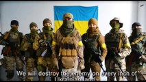 Des combattantes ukrainiennes se mettent en scène armes à la main